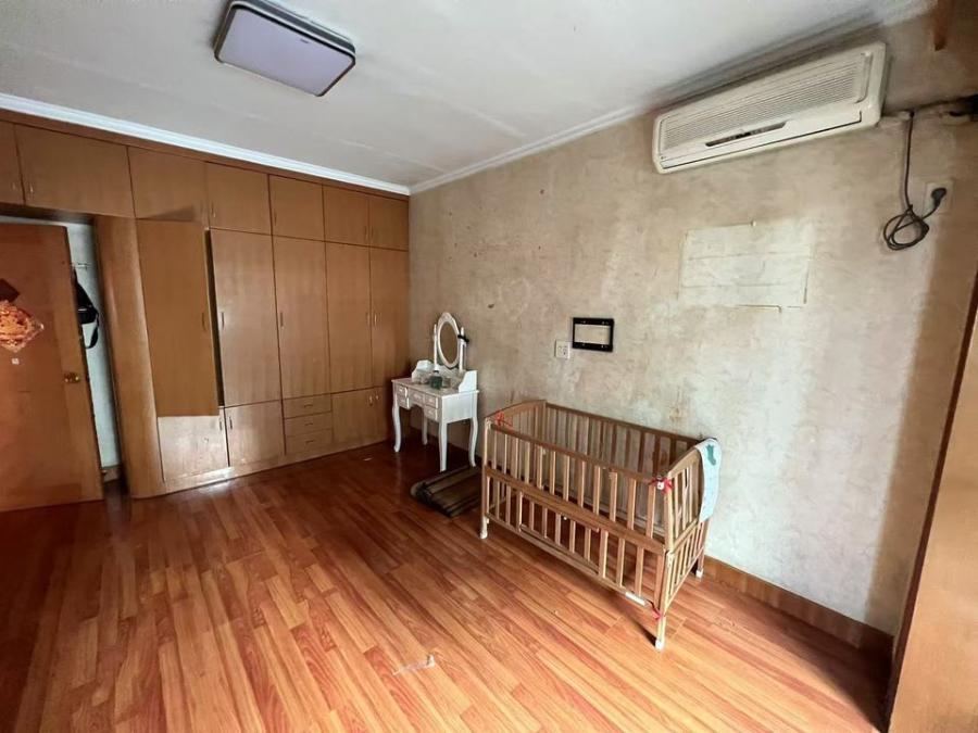 杭州市富阳区富春街道体育馆路105号301室房地产、固定装修及部分可移动家具家电