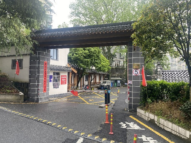 浙江省杭州市淳安县千岛湖镇长运新村6幢402室房间照片4