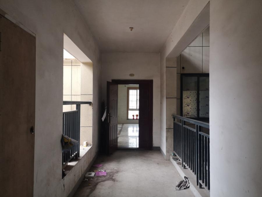【VR】建德市梅城镇严陵路9幢一单元201室不动产（含家具等动产，详见评估报告）