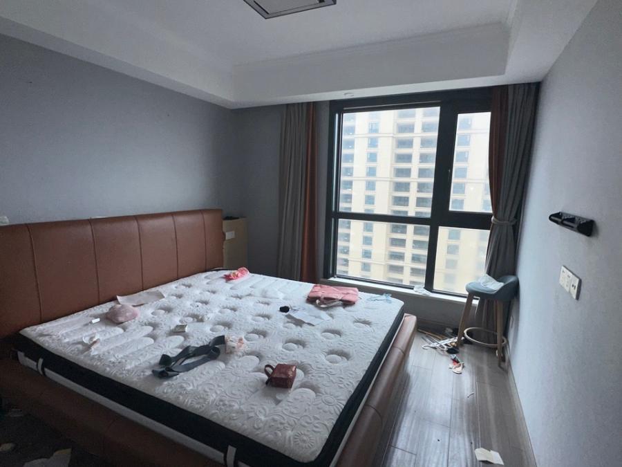 杭州市临平区（原余杭区）临平街道龙悦湾3幢2单元1401室住宅房地产（含室内固定装饰装修）